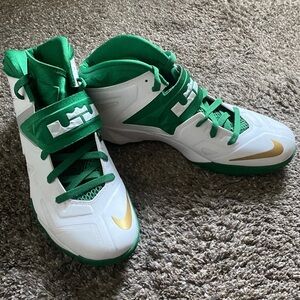 Lebron James Mens Shoes NIKE Basketball White Green Gold Irish 11.5